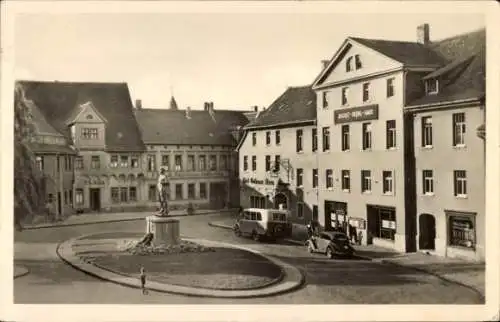 Ak Lutherstadt Eisleben Sachsen Anhalt, August-Bebel-Platz, Lenin-Denkmal, Hotel goldener Stern