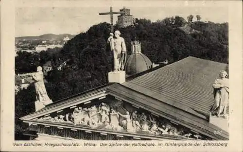 Ak Vilnius Wilna Litauen, Spitze der Kathedrale, im Hintergrund der Schlossberg