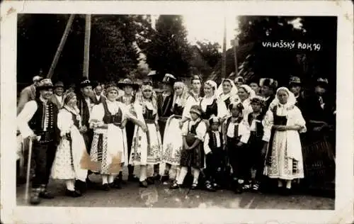 Ak Menschen in tschechischer Volkstracht, Gruppenfoto