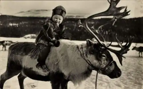 Ak Lappland, Kind auf Rentier reitend