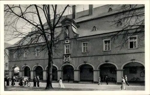 Ak Soest in Westfalen, Rathaus, Passanten, Arkaden