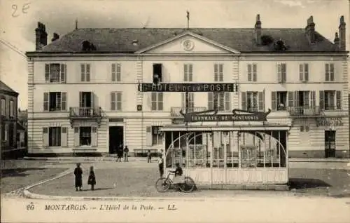 Ak Montargis Loiret, L'Hotel de la Poste, Station de Tramway