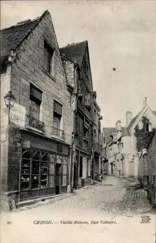 Ak Chinon Indre et Loire, Vieille Maison, Rue Voltaire