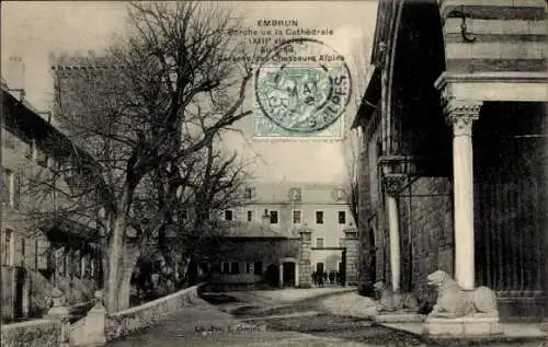 Ak Embrun Hautes-Alpes, Porche de la Cathedrale