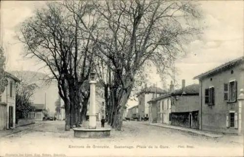 Ak Grenoble Isère, Bassenage, Place de la Gare