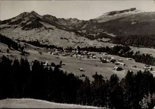 Ak Riezlern Mittelberg im Kleinwalsertal Vorarlberg, Gesamtansicht, Hoch Ifen