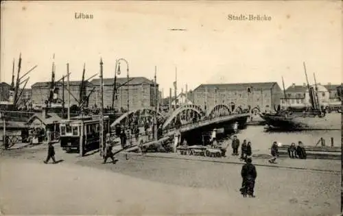 Ak Liepaja Libau Lettland,, Straßenbahn, Stadt-Brücke