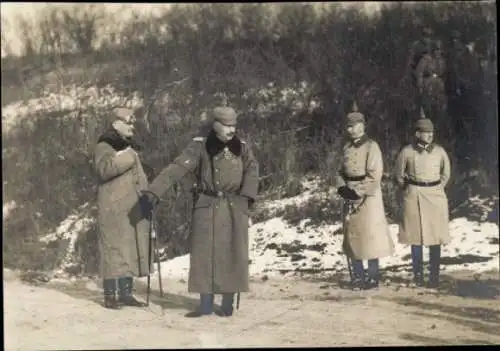 Foto Ak Kaiser Wilhelm II. und Offizerie im Feld, I WK