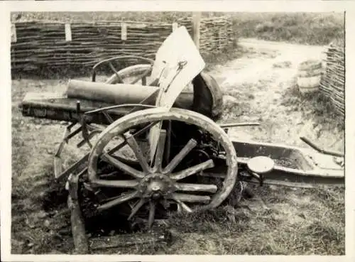 Foto Saint Mihiel Meuse, Durch französische Feldgranate zerstörtes Geschütz, I WK