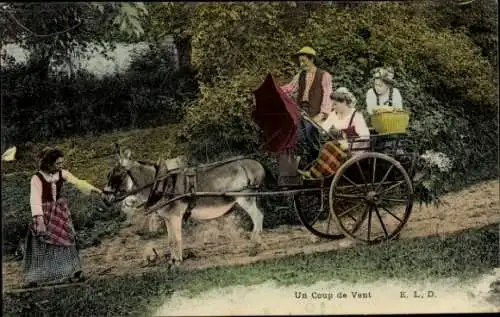 Ak Frankreich, Mann und Frauen in Trachten, Eselkutsche