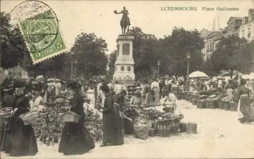 Ak Luxemburg, Place Guillaume, Kaufleute, Denkmal