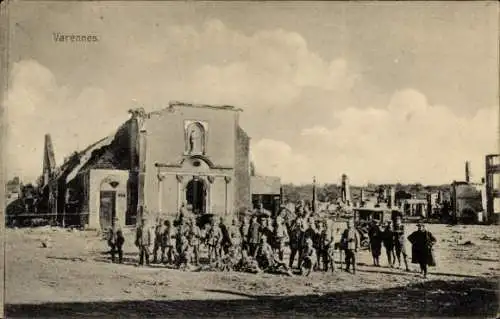 Ak Varennes en Argonne Meuse, Zerstörte Häuser, Soldaten, I. WK