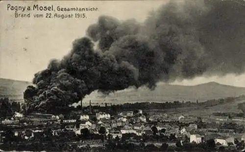 Ak Pagny sur Moselle Meurthe et Moselle, Brand v. 22. August 1915, Rauchwolke, Panorama