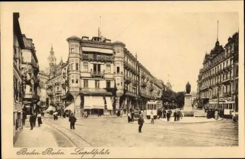 Ak Baden Baden am Schwarzwald, Leopoldplatz, Straßenbahnen, Denkmal