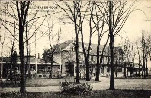 Ak Bad Sassendorf, Kinderheilanstalt mit Park, Kinder