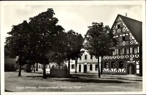 Ak Ebermannstadt in Oberfranken, Markt, Brunnen, Fachwerkhaus