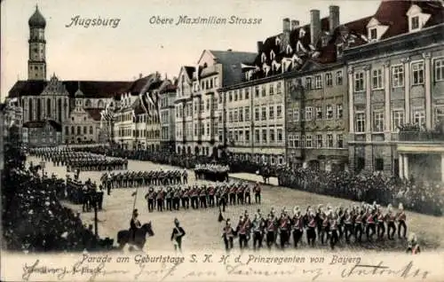 Ak Augsburg in Schwaben, Parade am Geburtstag des Prinzregenten, Obere Maximilianstraße