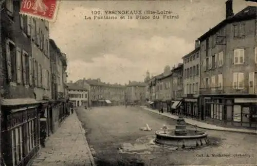 Ak Yssingeaux Haute Loire, fontaine, Place du Foiral