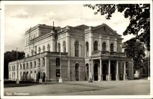 Ak Cheb Eger Reg. Karlsbad, Blick auf das Stadttheater