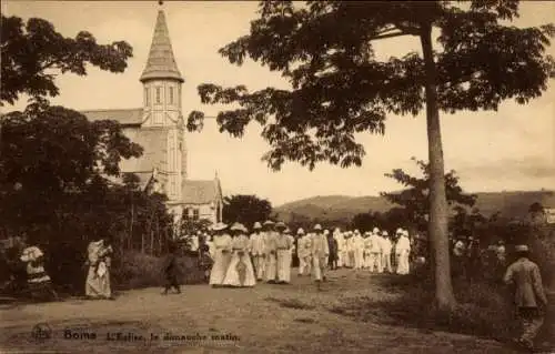 Ak Boma DR Kongo Zaire, L'Eglise, le dimanche matin, Kirchausgang, Kolonisten