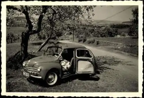 Set von 13 Fotos Auto Renault 4CV