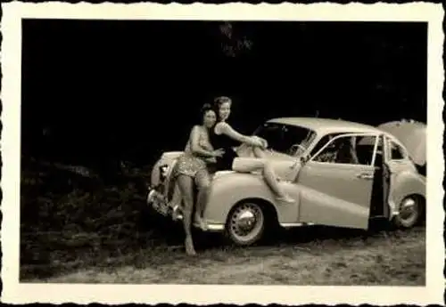 Set von 13 Fotos Auto Renault 4CV