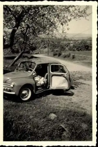 Set von 13 Fotos Auto Renault 4CV