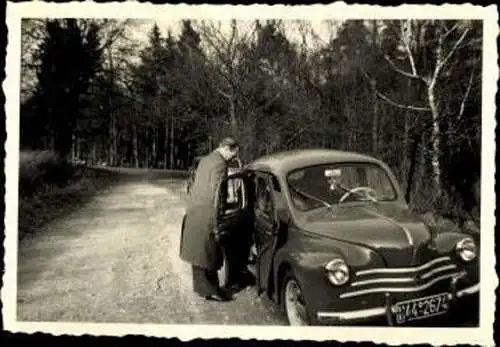 Set von 13 Fotos Auto Renault 4CV