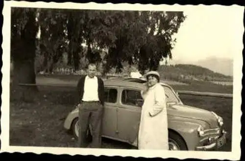 Set von 13 Fotos Auto Renault 4CV