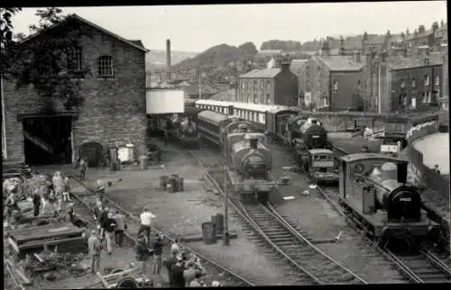 Foto Ak Britische Eisenbahn, Lokomotive Nr. 69023, Bahnhof