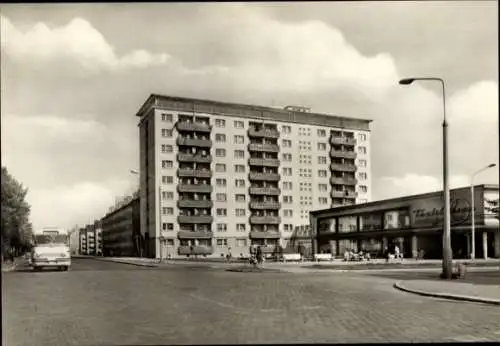 Ak Halle an der Saale, Hochhaus in der Paul Suhr Straße, Bus