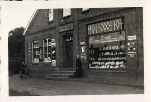 Foto Großefehn in Ostfriesland, Geschäft N. de Wall, Reklametafeln, Persil, Maggi, Imi, 1938