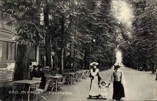 Ak Bad Pyrmont in Niedersachsen, Hauptallee, Frauen, Kind