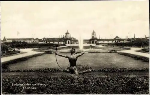 Ak Ludwigshafen am Rhein, Ebertpark, Statue Bogenschütze, Springbrunnen