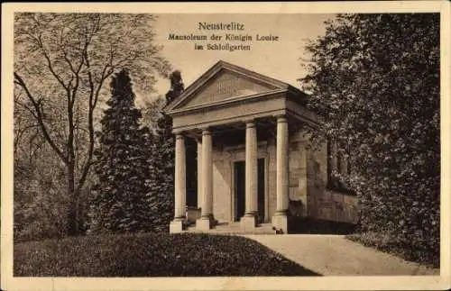 Ak Neustrelitz in Mecklenburg, Mausoleum der Königin Louise, Schlossgarten