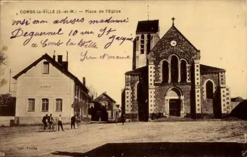 Ak Combs la Ville Seine et Marne, Place de l'Eglise