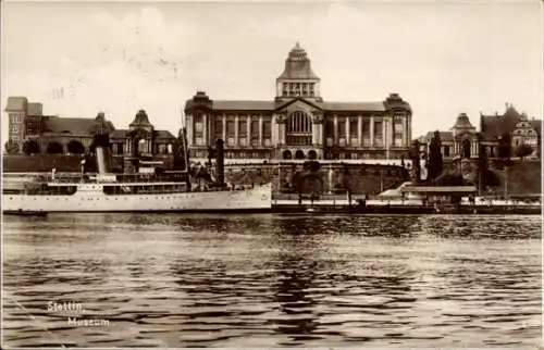 Ak Szczecin Stettin Pommern, Wasserblick zum Museum, Dampfer vor Anker