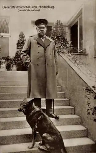 Ak Generalfeldmarschall von Hindenburg, Porträt, Schäferhund