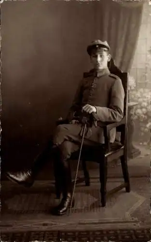 Foto Ak Giessen Gießen an der Lahn Hessen, Deutscher Soldat in Uniform, Portrait