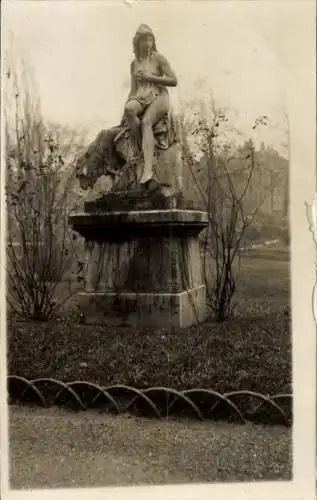 Foto Ak Lille Nord, Denkmal, Plastik einer Frau