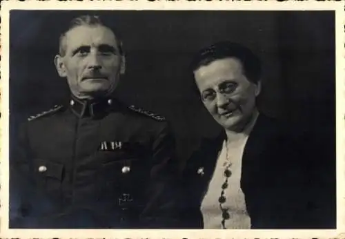 Foto Ak Deutscher Soldat in Uniform, Eisernes Kreuz, Portrait mit Frau