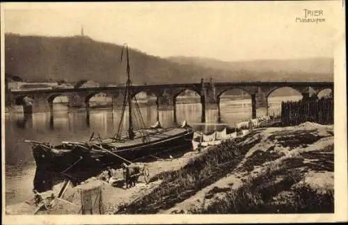 Ak Trier an der Mosel, Moselufer, Schiff, Brücke