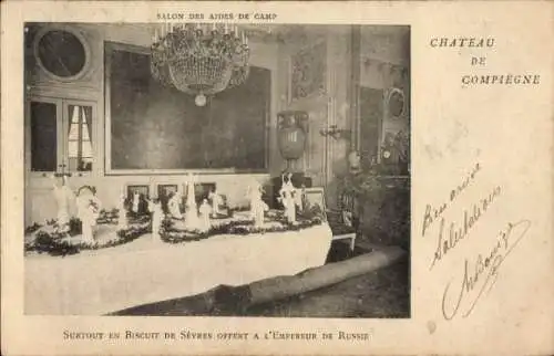 Ak Compiègne Oise, Chateau, Surtout en Biscuit de Sevres offert a l'Empereur de Russie, Salon