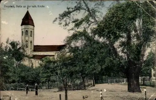 Ak Freystadt Oberösterreich, Partie an der katholischen Kirche