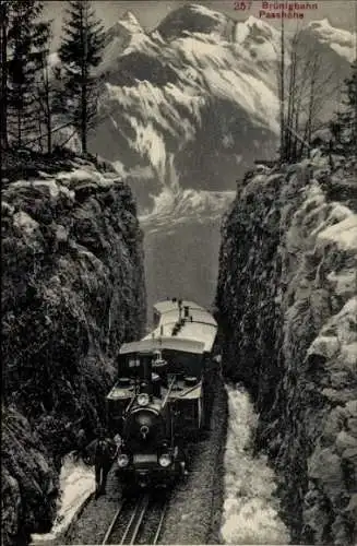 Ak Brünig Meiringen Kt. Bern Schweiz, Brünigbahn, Passhöhe, Zahnradbahn