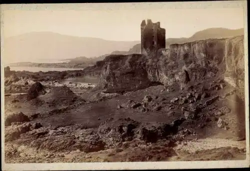 Kabinett Foto Schottland ?, Landschaft mit Turmruine