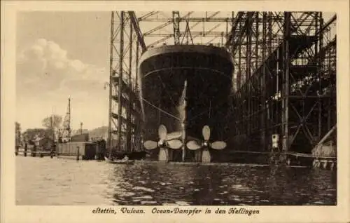 Ak Szczecin Stettin Pommern, Vulcan Werft, Ozeandampfer in den Hellingen