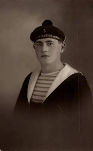 Foto Ak Französischer Marinesoldat in Uniform, Porträt