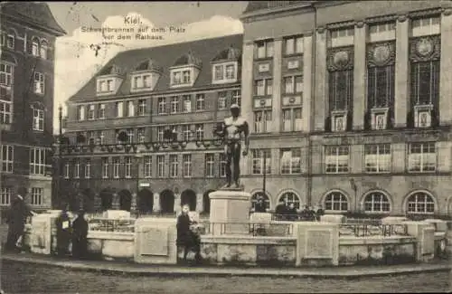 Ak Kiel, Schwertbrunnen auf dem Platz vor dem Rathaus