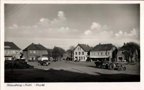 Ak Oldenburg in Holstein, Markt, Traktor mit Anhänger, Lastwagen